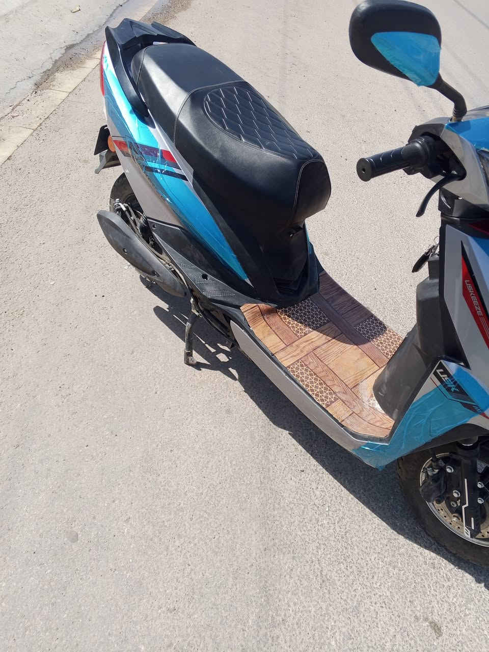 السلام عليكم
ماطور شحن
بطاريات فول
دراجه 4 سرع
سرعه 99 
دراجه نضيفه
مثبت سرعه
سماعات صوت
شراي تفضل خاص قيم وخذ


**إذا كنت صاحب هذا الإعلان وتريد حذفه لأي سبب، رجاءا أرسل رسالة إلى الدعم الفني**