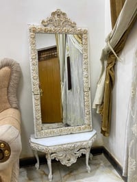 ميز تواليت • مرآة • طاولة