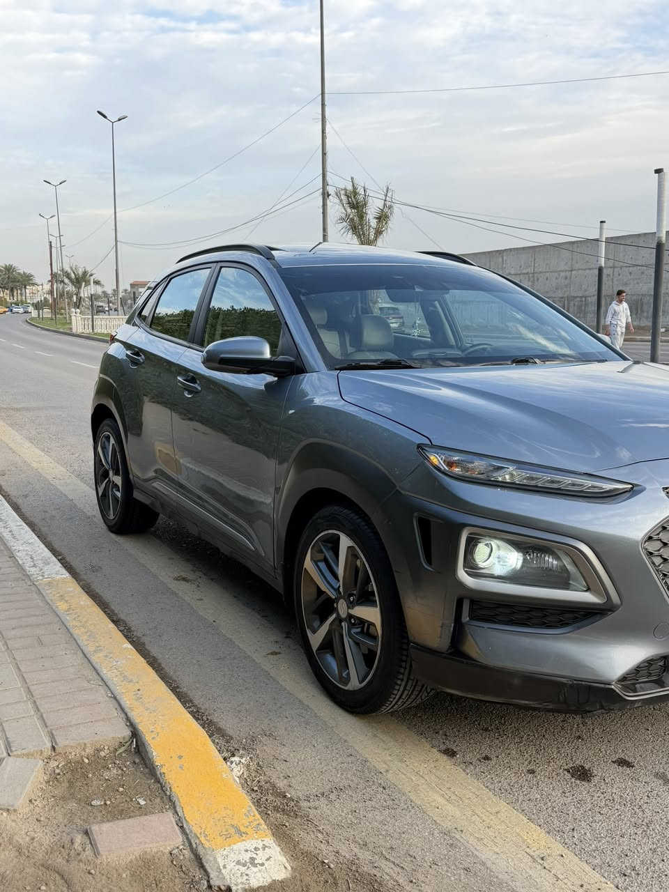 السلام عليكم 
كونا 2019 /1600 تيربو للبيع او مراوس حسب القناعه 
السياره فول مواصفات بصمه رادار امامي رادار خلفي رادار جانبي داتاشو فتحه كشنات جلد تدفئه كشنات كشن كهرباء تحديد مسار السياره كامله من كل النواقص عليها ادامه كامله حادثها جاملغ وباب خلف السايق وبيها صبغ قليل بلتكمه رقم وسنويه وهزة جديده وبأسمي السياره تحويل مباشر  وسعرها (138) مكاني المنصور ***********
