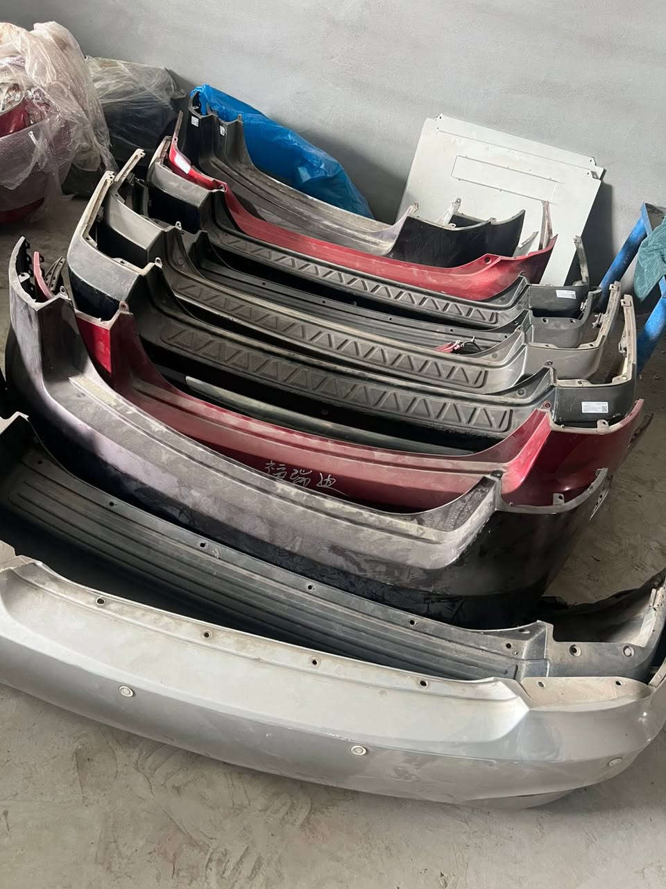 غراض حاوية للبيع جملة  كوري ياباني عام كلشي موجود عدنة حت كصات للاستفسار اتصل
***********
