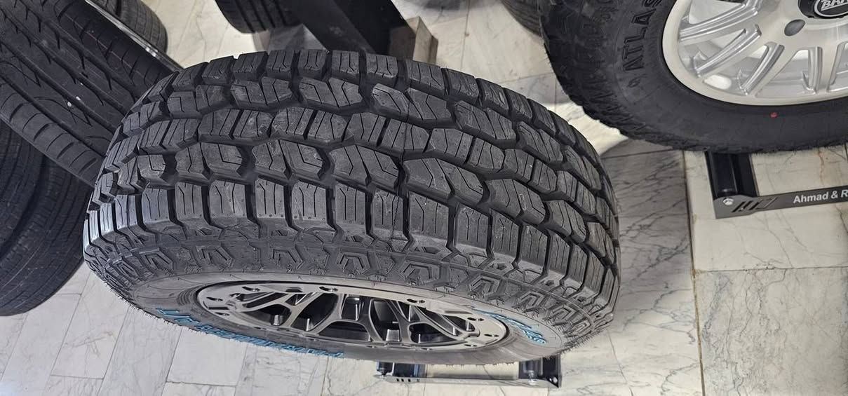 السلام عليكم 
ويل كب جيب حجم 17 
5 براغي جيب رانكلر جديد 
تخم تايرات جديده خشن بدون دويه اطلس تايلندي 
285 70 17 
265 70 17 
قياسين متوفره 
احمد و رمزي شارع فلسطين 
***********
