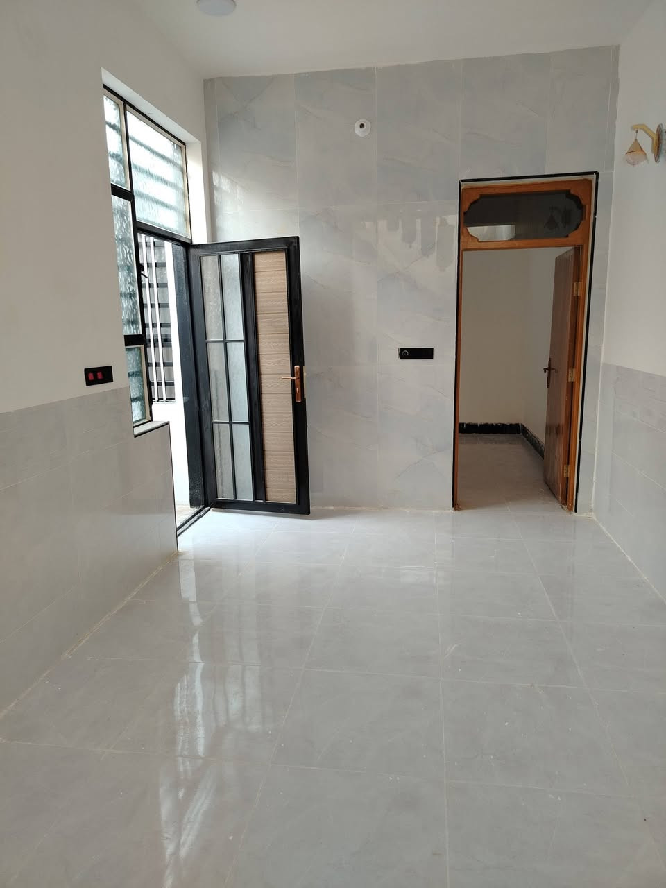 بيت بنداء مساحه 100متر كونكريت قريب جدا على شارع المجمعات شغل درجه اولى اللواح سيراميك وبورسلين بايات مرمر سبالت نظام تقطير شغل جناي مو تلزيك سعره 75 مليون


**إذا كنت صاحب هذا الإعلان وتريد حذفه لأي سبب، رجاءا أرسل رسالة إلى الدعم الفني**