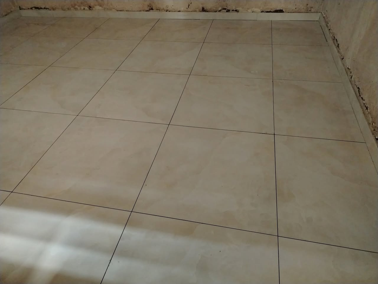 كادر لتطبيك جميع اعمال السيراميك والبورسلين جدران وارضيات ودراج***********
