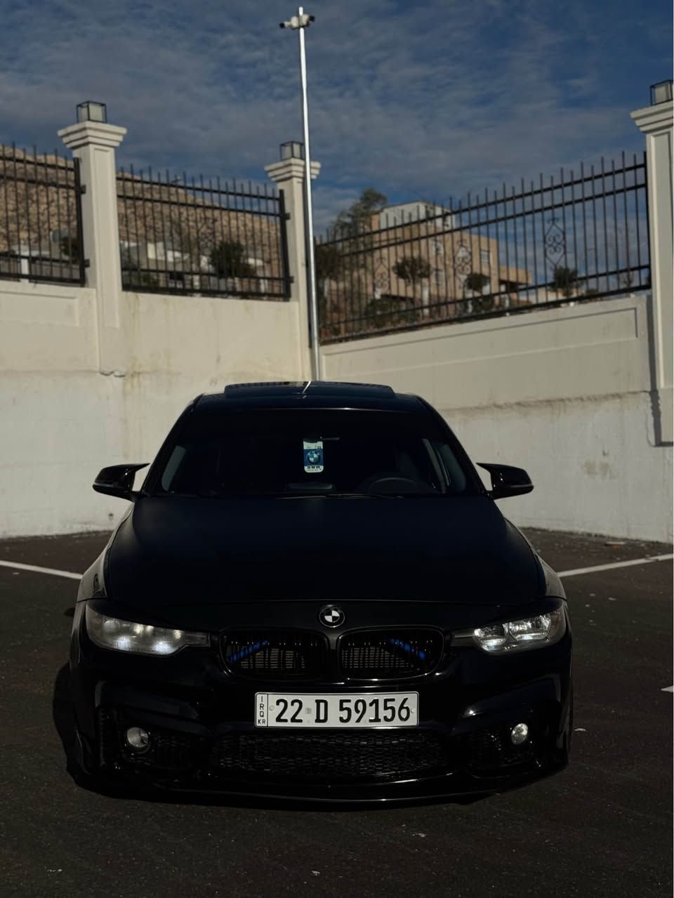 Bmw f30 320i 2017 
                            السلام عليكم
 البيع و مراوس ب رقم  شمالي F30 BMW موديل 2017 حجم 320 توين تيربو 🚀 سيارة وارد امريكي داخله كلين صار حادث بالعراق حادثه بنيد و نص جملوغ صبغ سيارة بدون دواخل كفاله شاصي ولغد رقم اربيل جديد 
مواصفات 
بصمة/محرك ٤ سلندر توين تيربو/كير ٨ نمر/مكفولات/
تبريد قطعتين/سلايت/مراية داخلية+ الجانبية عاكسة/
تحكمات ستيرن/داخل جلد كهرباء+ميموري/شاشة صغير/ 
 نظام قيادة/طبيعي/سبورت/يكو برو/دعامية امامي خلفيM/
مراية باتمان/ ويالة M / حساسات خلفية/ماشيه km ١٢٤/صدر امامي خلفي جديد/ 
ايرباك ستيرن طاك/غرامات ٣٨٠ الف
#السعر ::152$
#رقم الهاتف*********** فايبر/واتس ئاب
 #رقم السيارة : اربيل
#مكان السيارة :دهوك دهوك, العراق
