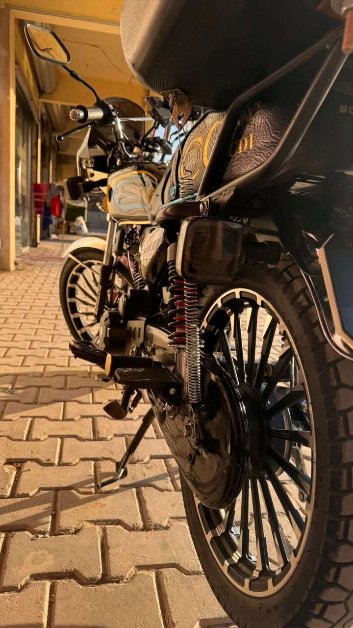 سلا عليكم دراجه سونك موديل 2026دراجه مكفوله من كلشي من كشر ومكينه وكهربائيات وبصمه دراجه نضيفه صارله شهر تقريبا اوراقه كله كامله وتاخذه من باب بيتي مكاني الطالبيه ٩٠٠ وبيه مجال ***********
