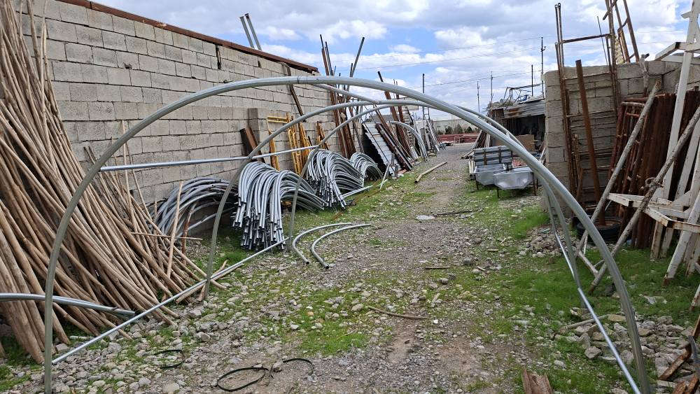 خانوی پلاستیکی قیاس 6 بە 4بەرزی٢٢٠سم بۆ فرۆشتن بەجوملە موفرەد بەردەستەسعریمان داشکاند بۆ ٨٠هەزار 
***********_***********
 
🔸 بەکاردێت بۆ بواری مەڕ و ماڵات🐐🐑
🔹 بەکاردێت بۆ بواری کشتوکاڵ🌾🌿🌺
🔸 بەکاردێت وەک گەراجی سەیارە🚗
🔹بەکاردێت بۆ ناو باخ و دەشت و دەر وەک شوێنی مانەوە و کۆگا 🛖☔
🔸بەکاردێت بۆ شەتڵگە و پەلەوەر🐔🌿
ناونیشان چوارقوڕنە
گەیاندن هەیە : رانية, السليمانية
