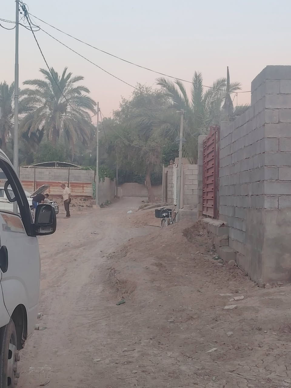 سلام عليكم شباب يوجد هيكل مساحته ٢٢٠ متر سند ٢٥ يحتوي على غرفتين وصاله  وصحيات ومطبخ وستقبال كامل بس أسقف المكان ديالى الخالص  حي الكراد واجهيه الكا نزينه  على شارع العام  يربط بين حي الزهراء وحي الحسين السعر ٤٥ وبي مجال بسيط و الشراي  بي خير و يدلل اي  ستفسار  على الرقم *********** @إشارة
