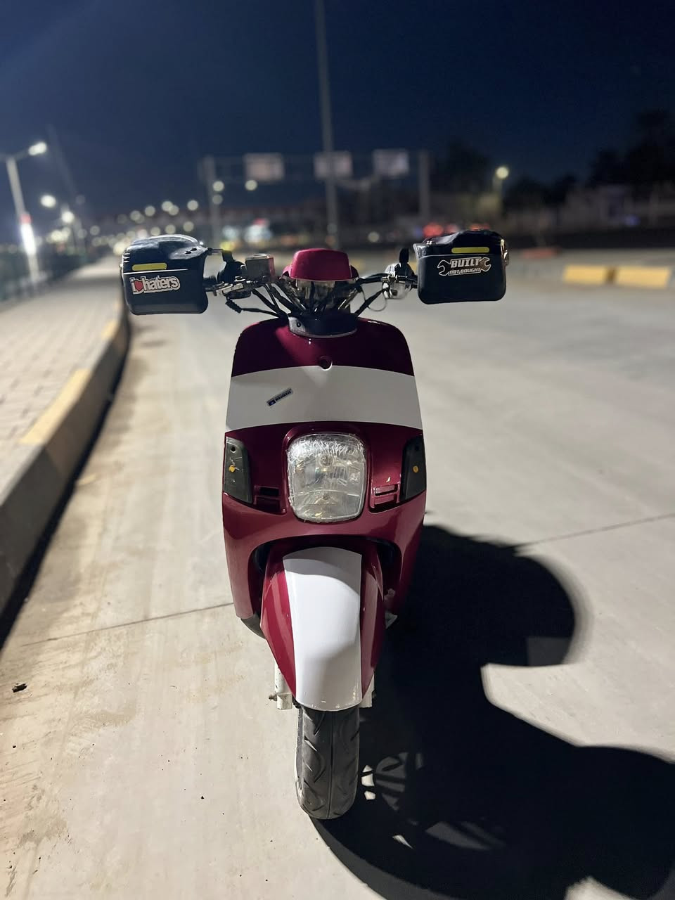 السلام عليكم دراجه بوليس للبيع  موديل ٢٠٠٨ كابريتر سلف هندر كهربائيات كله شغال دراجه خير من الله  شلعه ومعدل تشك الكاع عليها كلجات رياضي تخم تاير جدد كفرات ختم واحد السعر ٥٥٠ وبيها مجال مكاني ديالى بعقوبه للاستفسار على الرقم ***********
