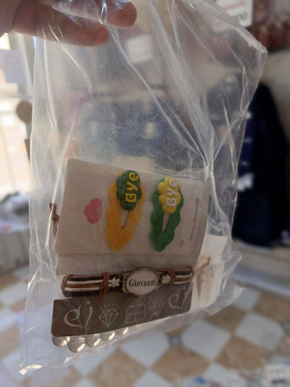 تصفيه اكسسوارات مشكل
تحتوي على كماشة طباقات سوار تراجي كلاده كترات وبعد اهواي شغلات
سعر الدرزن 2700


**إذا كنت صاحب هذا الإعلان وتريد حذفه لأي سبب، رجاءا أرسل رسالة إلى الدعم الفني**