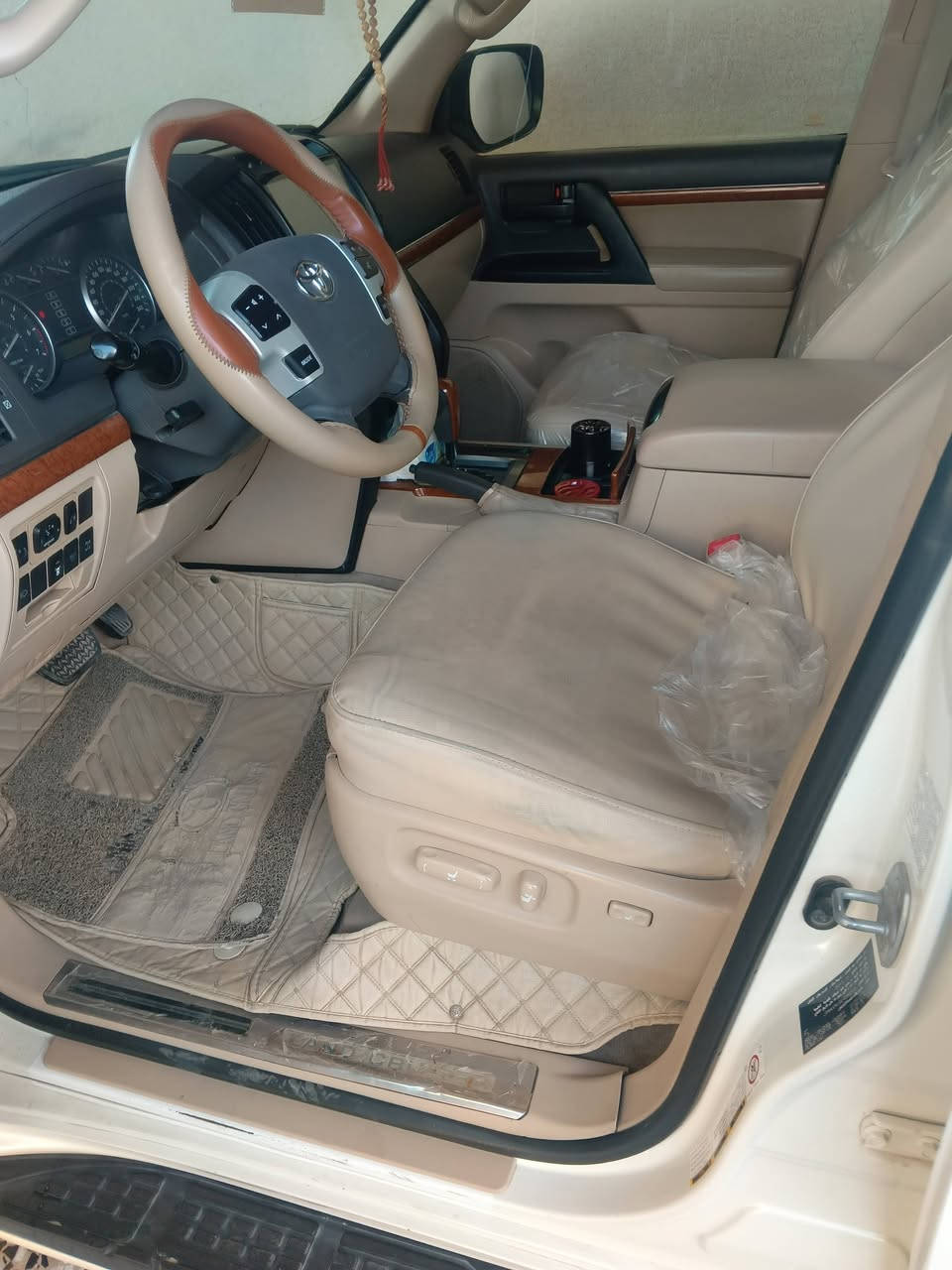 سلام عليكم
لاندكروزر مديل14
سياره بريم اصل 
مكان سياره كربلاء 
رقم بغداد جديد
سياره بيه جاملغ خلفي عكس سايق
صبغ بدون دواخل

بيع او مراوس 
سعر 355 وبي مجال بصيط

***********

***********
