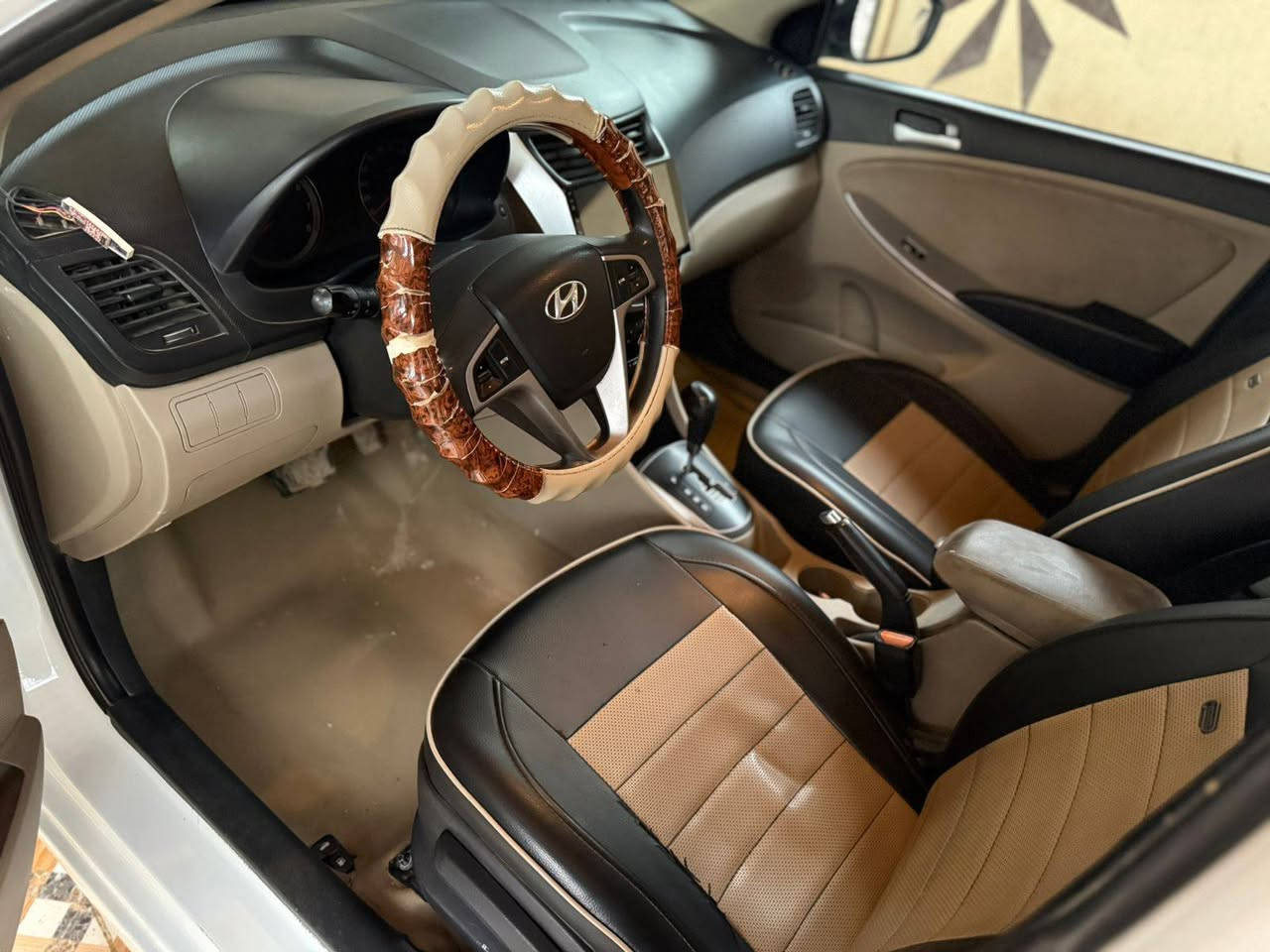 السلام عليكم اكسنت خليجي. مكفوله. فقط بارد قليل بالجاملغين... كير محرك مكفول. بغداد تحويل ثاني يوم. بابل.... السياره. احله من الصور بالواقع... الرقم اتصال او واتساب ***********
