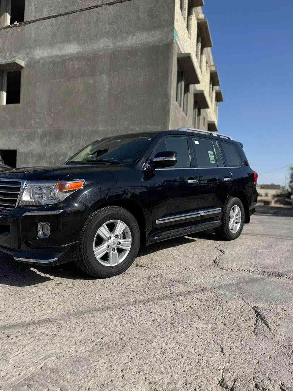 السلام عليكم

لاندكروز للبيع موديل 2012 مكفولة من الصبغ والتبديل فقط الدعامية الامامية مصبوغة ماشية 118الف حقيقي السيارة بريم اصل GXR مكان السيارة بغداد حي الحسين 

السعر 34500$ وبيها مجال بسيط 

للاستفسار *********** بغداد, العراق
