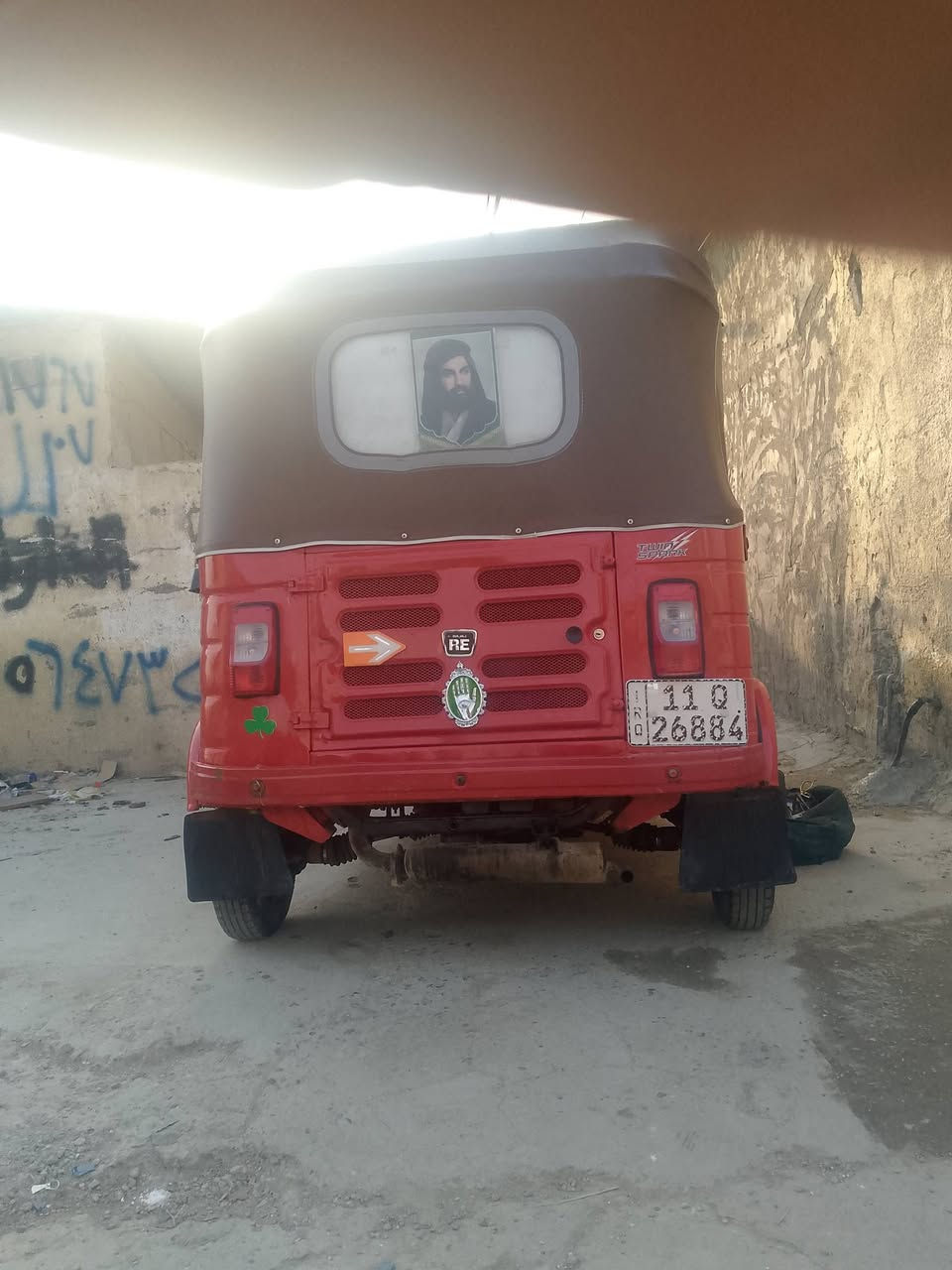 سلام عليكم
تكتك موديل 20شهر 12 مرقمة بأسمي تحويل ثاني يوم
مصبوغة عام وبيها ضربة موضحة بل صور تكتك كبل لشارع  نقص مابيها كهرباءيات اشاير مكينة خرسة مكفولة واكسل مكفول تكتك احلا من الصور عارضها ب6100وبيها مجال
مكاني بغداد الشعلة *********** ما متواجد عل نت اتصل
