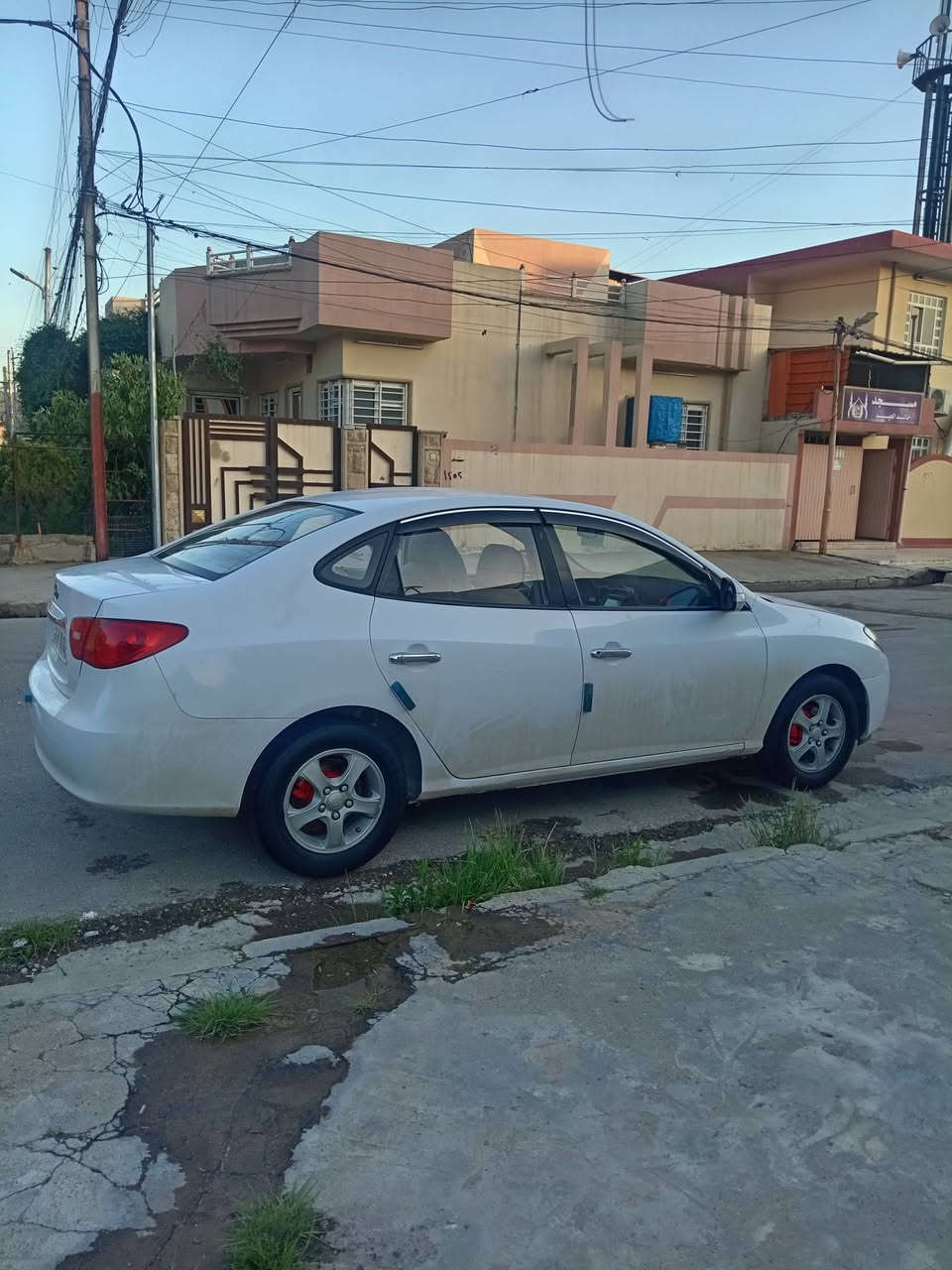 السلام وعليكم 
النترا للبيع موديل 2011  ( سعر 100 )
قطعتين صبغ فقط جاملغ امامي وبنيد الباقي شرط 
كير محرك شرط 
كير توماتيك
استفسار اكثر اتصل ***********
