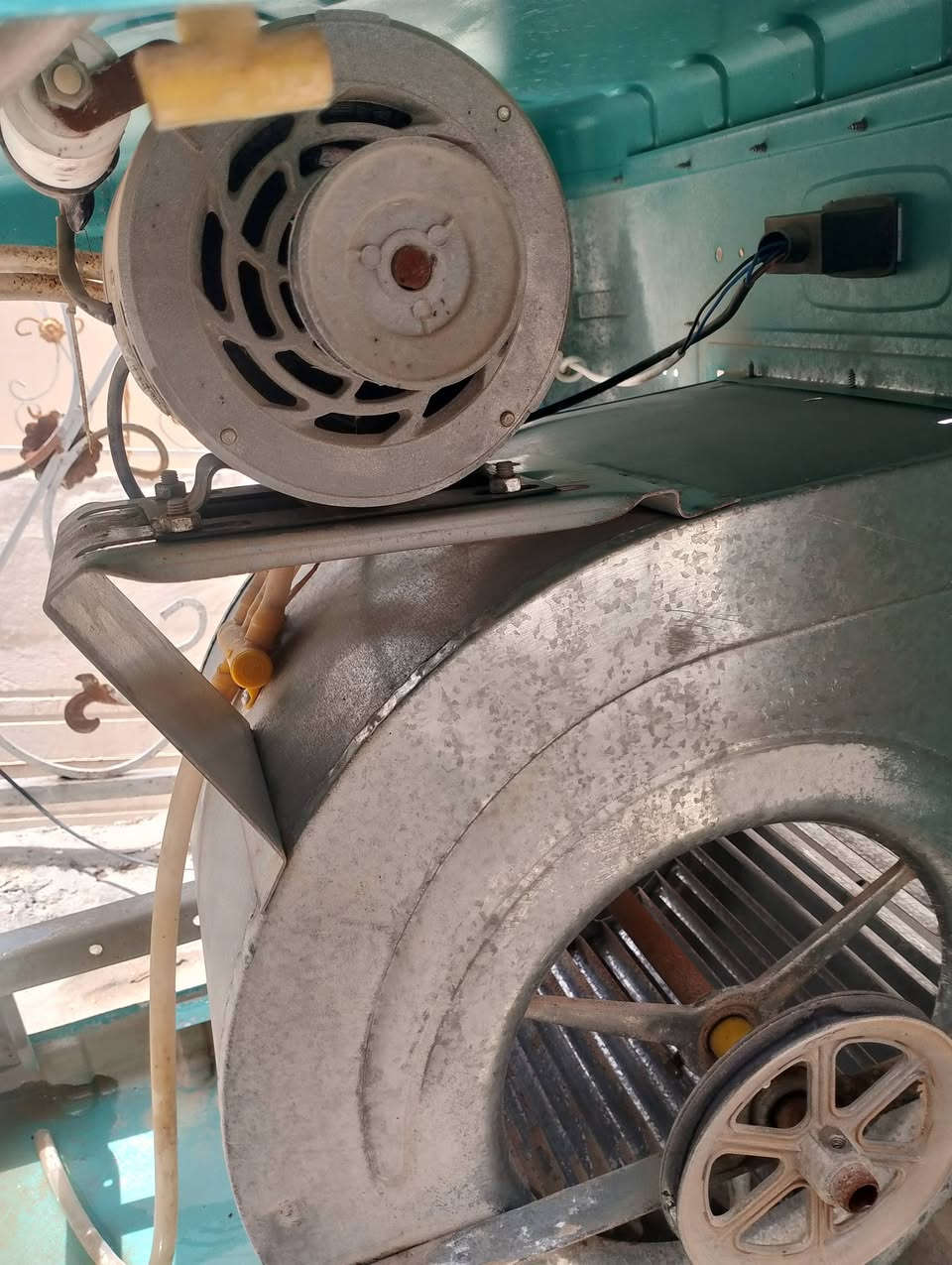 ناصرية المركز
برفار الاصلي موسم واحد مشغله ولا بيها زنجار 
بس ماطورها عطل سعر 70
اتصل  ***********
