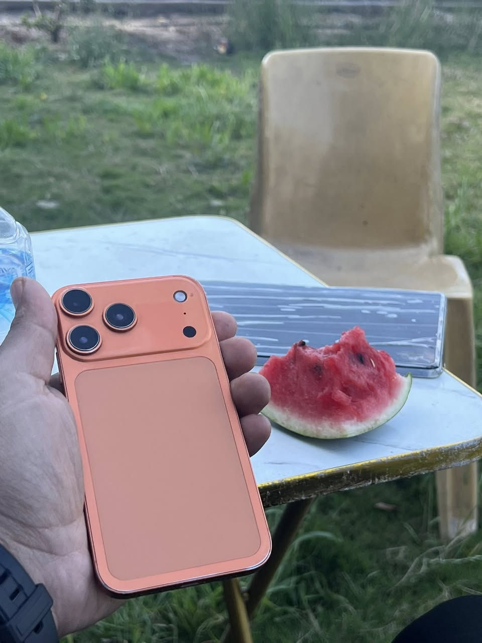 السلام عليكم اخوتي أيفون XR اكس آر محور 17 
ذاكره ٦٤
فقطً باتري ٧٧ 
وا الكامره ما زوم بيها مشكله سعره مناسب ١٣٠ مجال بسيط 
توصيل موجود بغداد رقمي ***********
