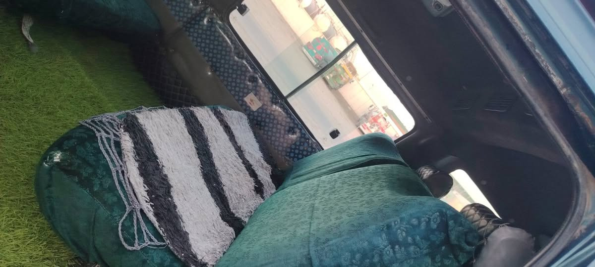 سلام عليكم  
 كيا بسته  موديل 95  زيتوني   لبيع.   المكان  ابو غريب 
***********      ***********
