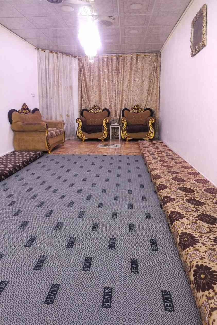 بيت للبيع مساحة 200 طابقين جوه غرفتين ومطبخ واستقبال وحولي واسع والطابق الثاني غرفتين وحمام منطقة ابوغريب النصر والسلام منطقه الالفين 
تواصل خاص


**إذا كنت صاحب هذا الإعلان وتريد حذفه لأي سبب، رجاءا أرسل رسالة إلى الدعم الفني**