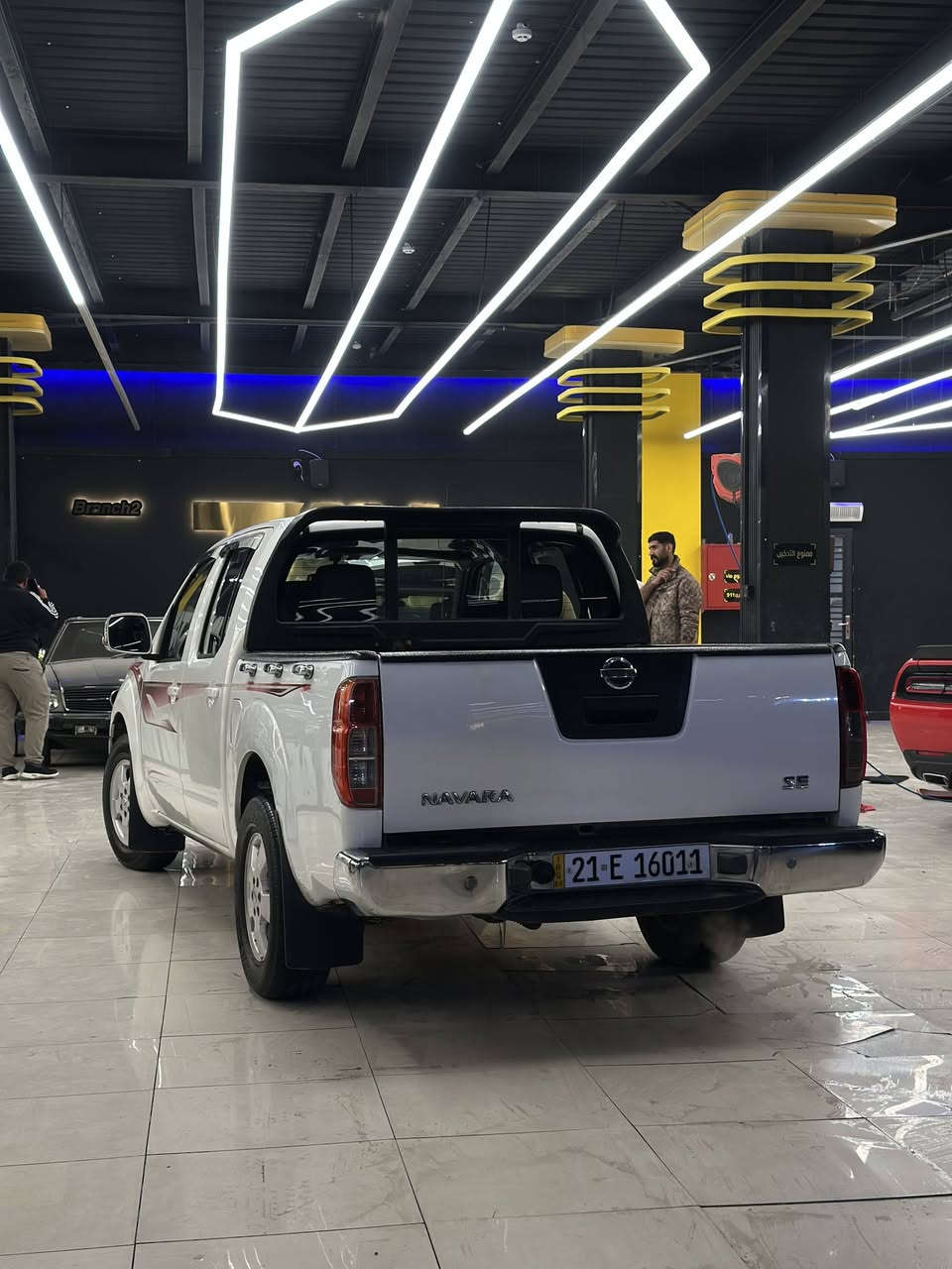 سلام عليكم لبيع نيفاره موديل 2016 اوتماتيك رقمه سليمانية جديد  تحويل ثاني يوم سنوية ل2028 سيارة منضونة غاز تخم تاير جديد تبريد تدفئة تحكم ستيرن شاشة
عنوان : بغداد 
السعر : 140 وبيها مجال بسيط 
الرقم : ***********
