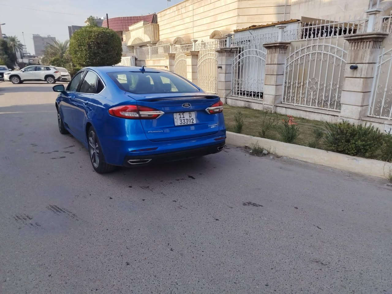 السلام عليكم فورد فيوجن 2019 فول مواصفات تيتانيوم 
....تدفئة تبريد كشنات
 ..كشن ميموري خزن .. 
كشنات امامية كهرباء
... كشنات جلد .  
انارة محيطية
 فتحة سقف.
...تبريد قطعتين
رمز سري بالباب ...
بصمة تشغيل وابواب
محرك 2000 تيربو
شوتة رياضية لون مميز بحري...باختصار السيارة فول مواصفات...
حادث السيارة موضح بالصور  بدون دواخل صبغ جاملغيت وبنيد
رقم بغداد الاتصال على الرقم ***********
السيارة بيها ملاحظات بسيطة....بس وقت ما عندي ارتب 
مكان السيارة بغداد اليرموك قرب ساحة قحطان
السعر 122 بيع او مراوس باقل
