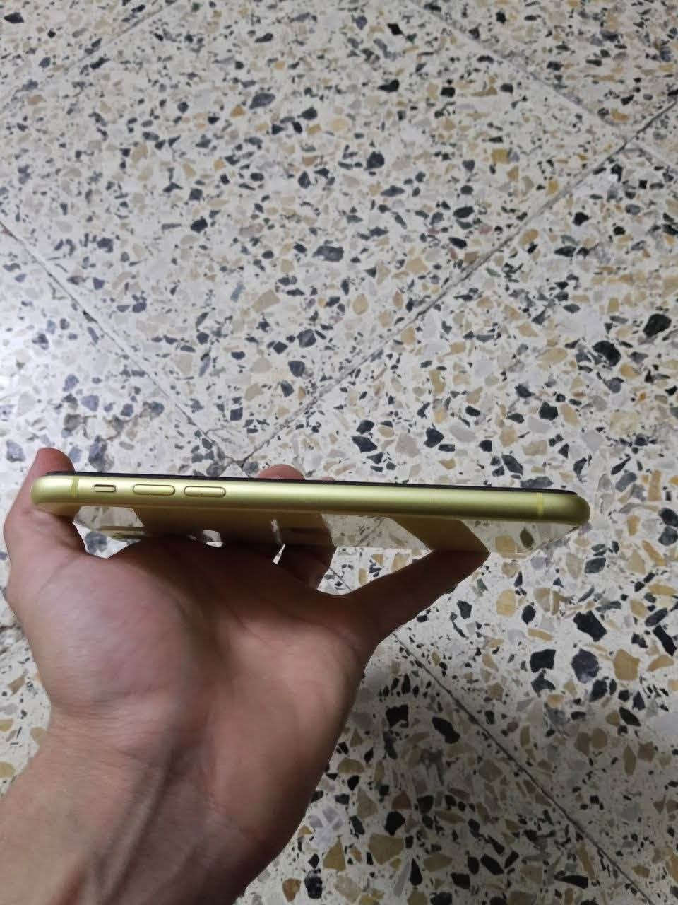 آيفون 11 عادي للبيع 
ذاكره ٦٤ 
بطاريه ٩٤ 
ما مفتوح ولا مبدل بي شي 
جهاز نضيف وضع شركه ضد المي 
سعر 250 مكاني موصل 
***********
