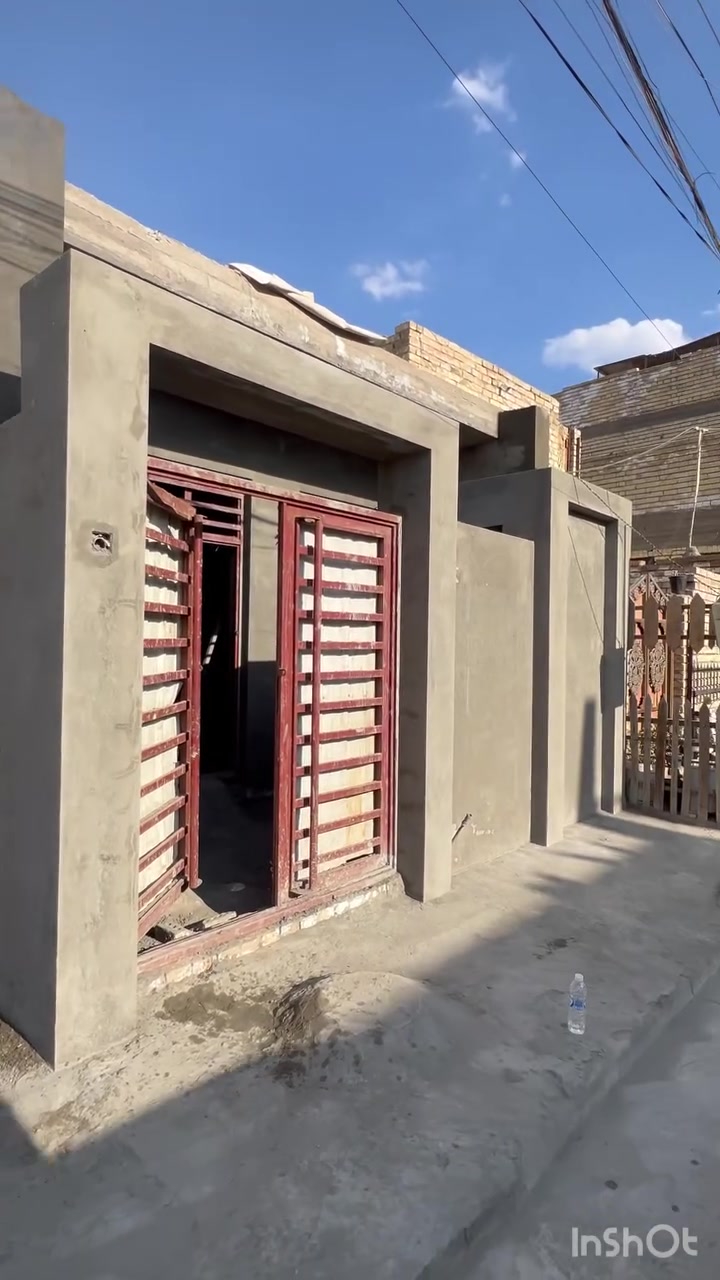 دار للبيع شغل درجه اولى تصميم وعمل الصحيات تاسيس تعليك ارتفاع البيت 340  تاسيس السبالت كله بواري للسطح يطلع والتقطير ماسس بواري ثلاث بوردات داخليه انترنيت وكامرات وكهرباء مأسس بواري الكهرباء مشغوله كل متر وربع واكو متر ونص بلك سويج الشبابيك والبيبان تفصال الجدارن مشغول تصفير مساطر ليز اذا تريد تشتغله كله بورسلين معالج ضد الرطوبه والاملاح الصاله ماسس للمغسله والسنك وللغساله وتاسيس لغسالة الصحون اخوان الشغل متعوب عليه بس سبحان الله صار عندي ضرف ما اكدر اكمل واريد ابيع عنوان البيت الاربع شوارع خلف مول كراره  فرع 12 النفطيه عقد زراعي 117 خدمات فول حتى ضوئي موجود وسحب البيت بيه خط وجوزه اخوان الشغل درجه اولى ويختلف عن الشغل العادي اني خلفه ومصممه ومشتغل الله شاهد مواد وعمل كله درجه اولى حتى الجزامات مفصل الهن حديد وبيه اثنين صوندات مي وحتى ربط الماطور كامل مجاري مربوطه السعر 85 
***********
