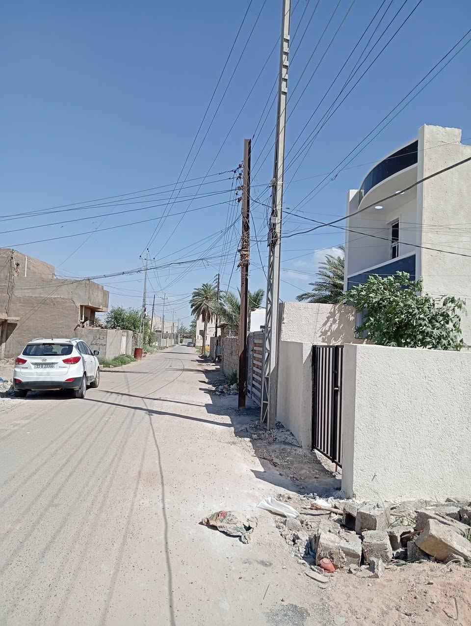 مشتمل مساحة 100 متر للبيع طابق واحد السعر 39 مليون العنوان بغداد منطقة الدوانم نهاية الشرطة الخامسة شارع ابو فراس قريب على الشارع العام واتساب ***********
