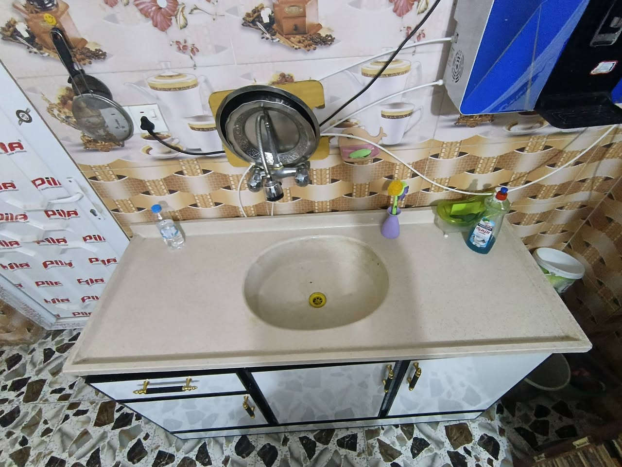 ياالله
من رخصت الدمن كاونتر وسنك ومرشحه نظافه مثل ما واضح مستخدم شي قليل مكاني رمادي التأميم ***********
