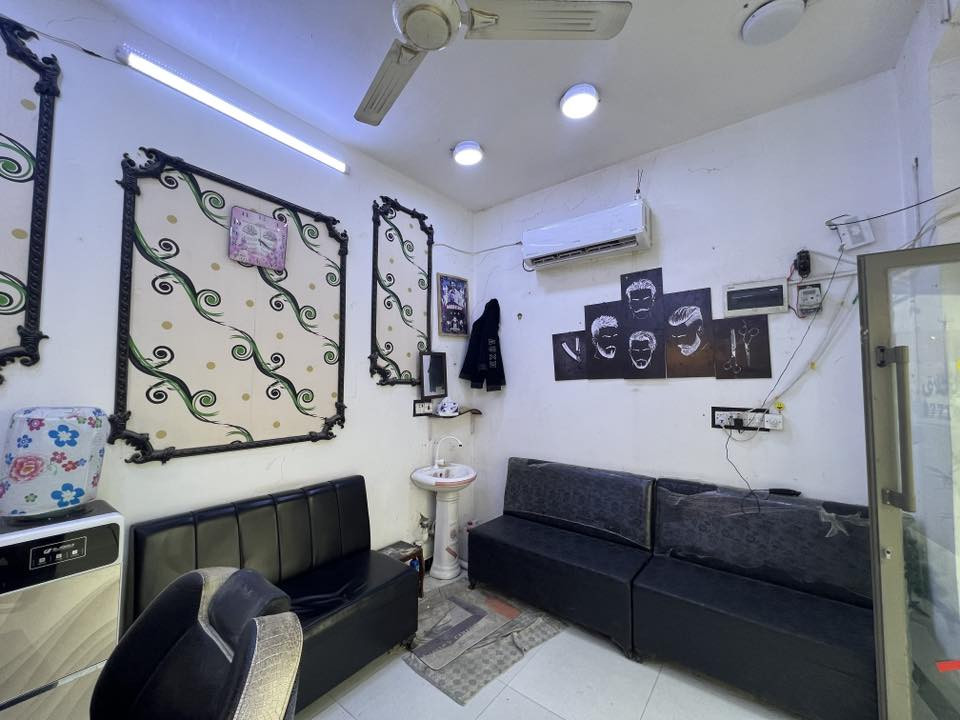 السلام عليكم محل حلاقه للبيع جاهز من كلشي فقط بيع الغراض عنوان المحل حي المهندسين للتواصل ***********
