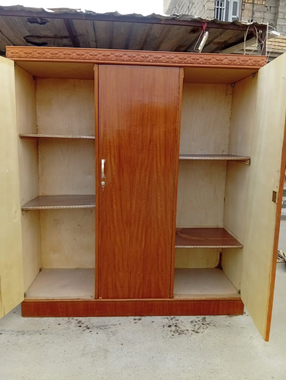 كنتور ٣ بوب ١٥٠ الف
كنتور ٤ بوب ٢٠٠ الف 
صاج حطاطة داخل خارج كلشششش نضيفات 
العنوان المحمودية حي العسكري قرب الحمداني شارع مدرسة القبس النجار ابو يوسف 
***********
