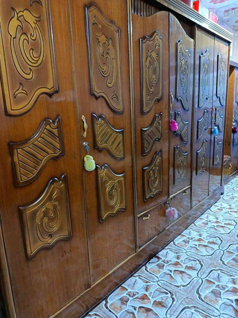 سلام عليكم غرفه نوم أخشاب نضيفه حلوه سعر 600 وبيها مجال رقم للتواصل ***********
