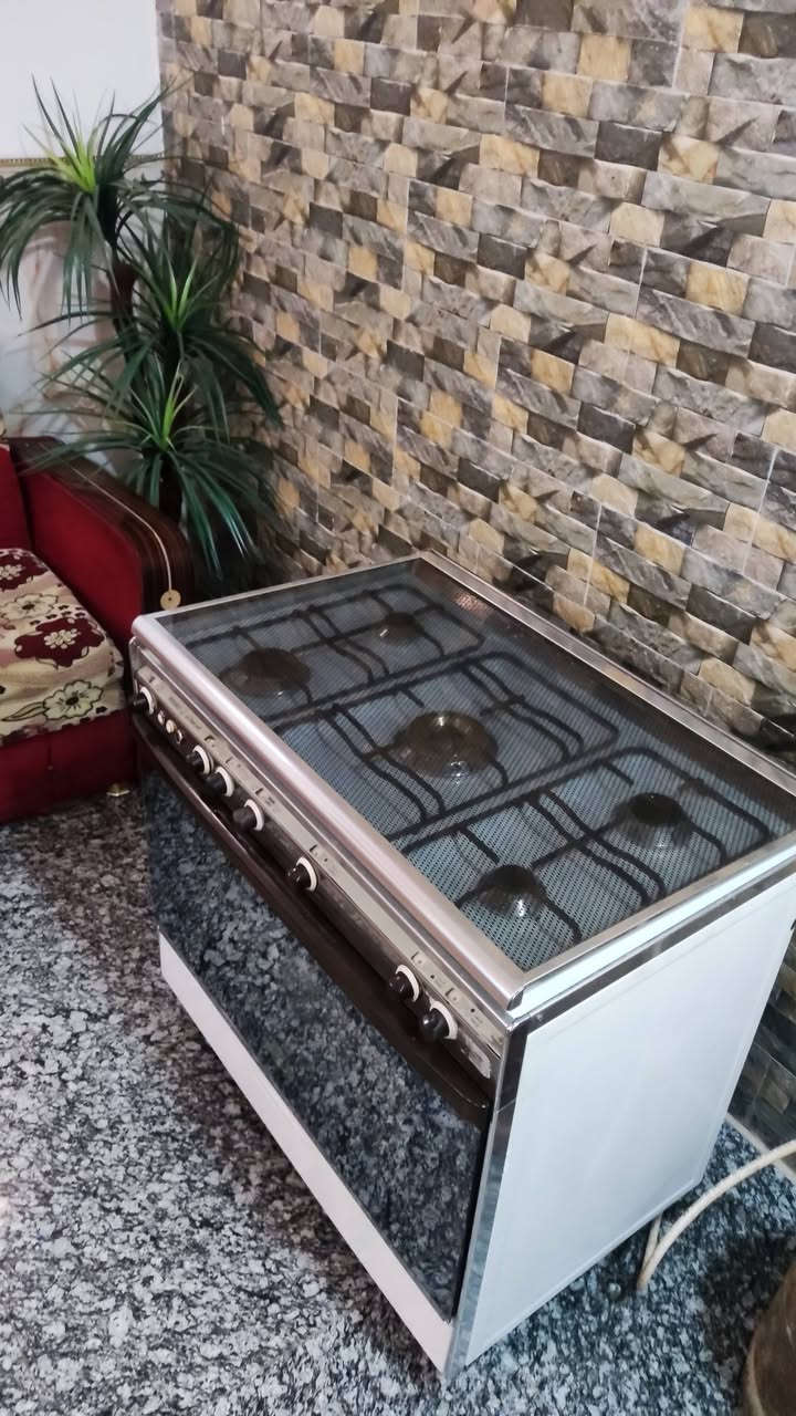 السلام عليكم طباخ مصري كريازي خمس مشاعل نضيف جدا تجي تفحص وتأخذ كله جاهز عل اخر حبه مابي نقص ابد العنوان بابل مركز.  رقم ***********
