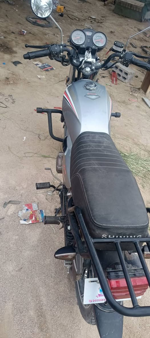 السلام عليكم دراجة للبيع مكاني بابل موديل ٢٥     اذا اكو مراوس ايراني     ***********
