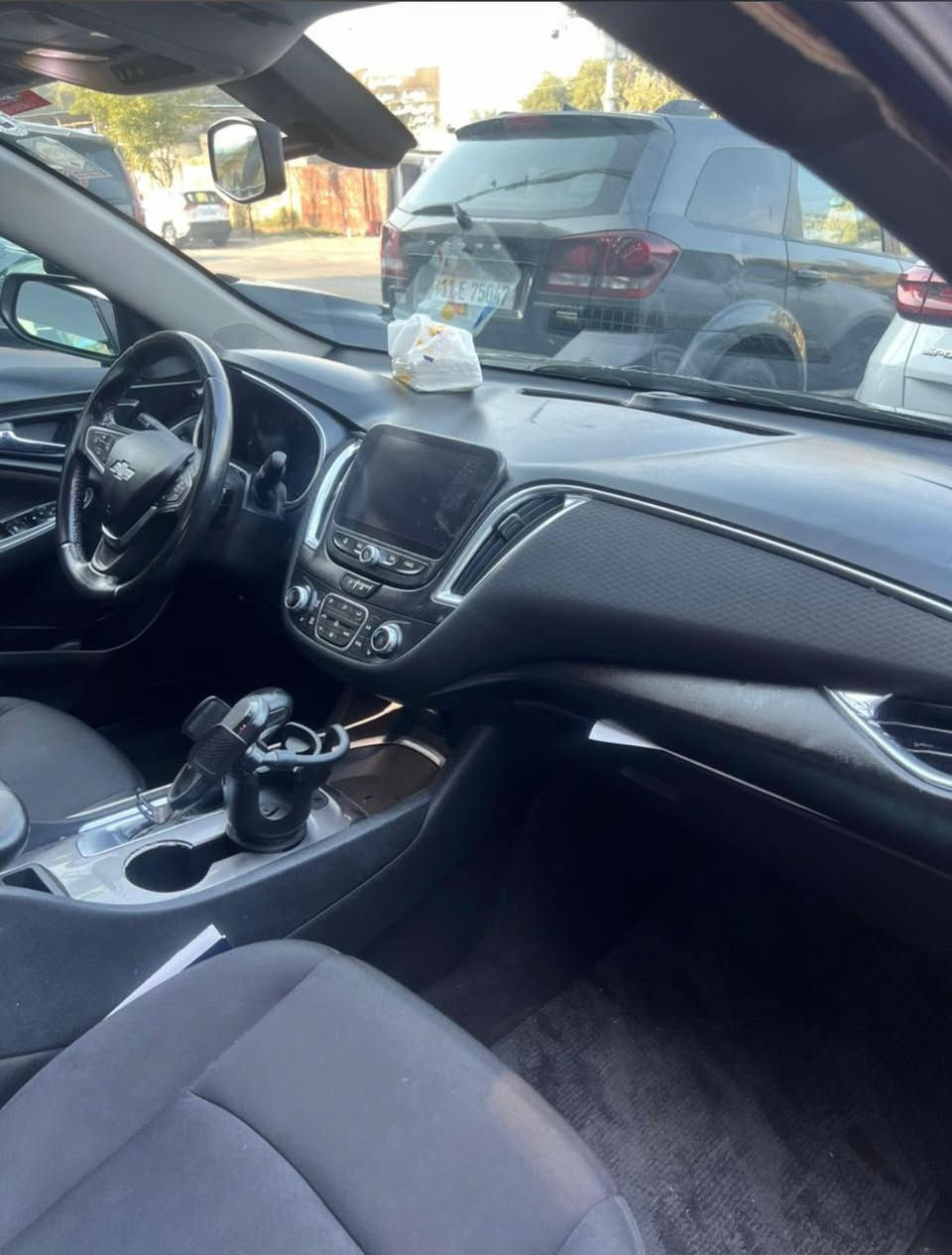 السلام عليكم من رخصه الادمن محترم ماليبو 2021 بريمر.
ماليبو ٢١ امريكي جاملغ وباب الايسر ونصبغت فقط صفحتين للجمالية بدون لا قمارة ولا بنيد ولا جنطة 
السياره معروفة مواصفات البريمير 
بصمة 
لد امامي خلفي 
زينون 
وضع الانطفاء عند الوقوف
كشن كهرباء 
محرك ٢٠٠٠ تيربو 
العنوان بغداد بوابة الكاظمية 
السعر 115وبيها مجال 
الاتصال  / ***********
