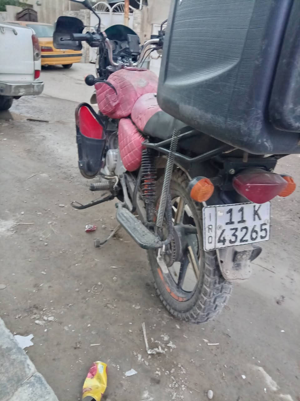 السلام عليكم بوكسر مديل 19 مرقمه بسمي تحويل ثاني يوم الدراجه مال مطعم متروكه فتره بس شغاله نكره سلف صوت بلمحرك بس ماكو دخان ترايك وين متريد بيها نقوصات بسيطه مثل باتري وبيها كم شغله المحرك بي صوت ماعرف يمكن تفيلس السعر مليون 600 وبيها مجال مكان الدراجه بغداد البياع رقم التلفون ***********
