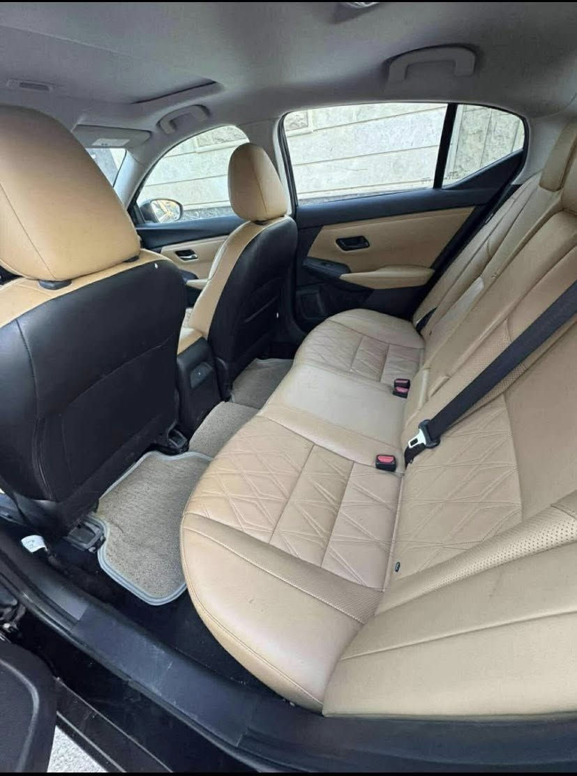 نيسان سنترا للبيع
موديل ٢٠٢٤ 
ماشيه 14 الف 
فتحة سقف 
كشنات جلد لون عسلي 
كشن كهرباء 
تدفئة كشنات + ستيرن 
رادار امامي وخلفي + حساسات 
كامرة ٣٦٠ من كل الجوانب 
رقم بغداد بأسمي 
ضرر السيارة تقرير بدون اي مسج تحذير 
شغالة وتمشي من امريكا 
السيارة جديده جدآ بدون اي مصروف السعر 165
للاستفسار *********** 
مكان السيارة ديالى / بعقوبه مكلف
