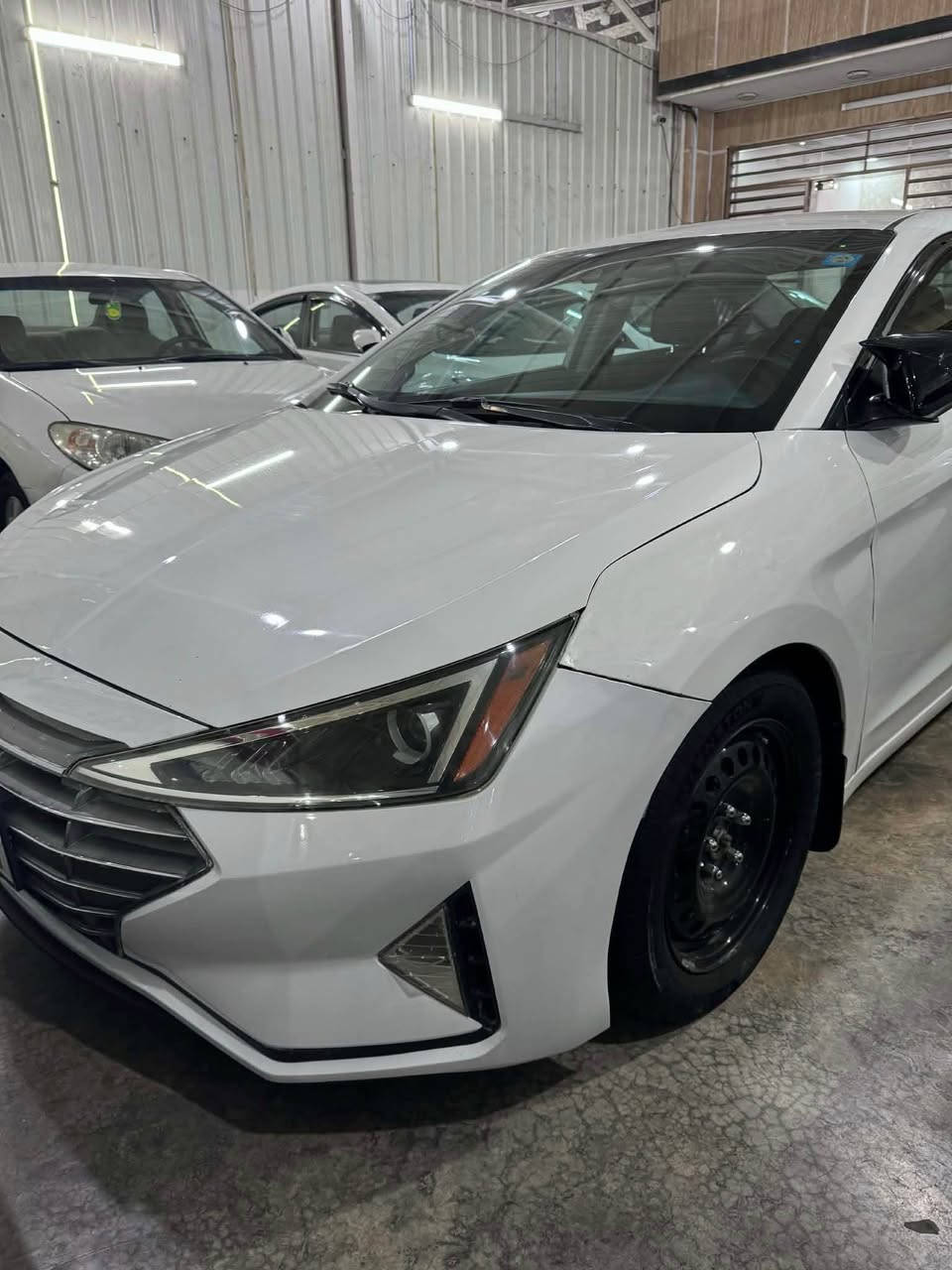 السلام عليكم 
النترا موديل 20 امريكي حادث فقط بنيد صبغ مكينه 2000 گير At مواصفات رادار جانبي تحكم جهتين تحديد مسار قياده ذاتيه 3 وضعيات قياده عنوان بغداد الكريعات شارع الوقف السني السعر 135 و بيها مجال حك جيتك السياره هزه و ارقام جديده بأسمي *********** بغداد, العراق
