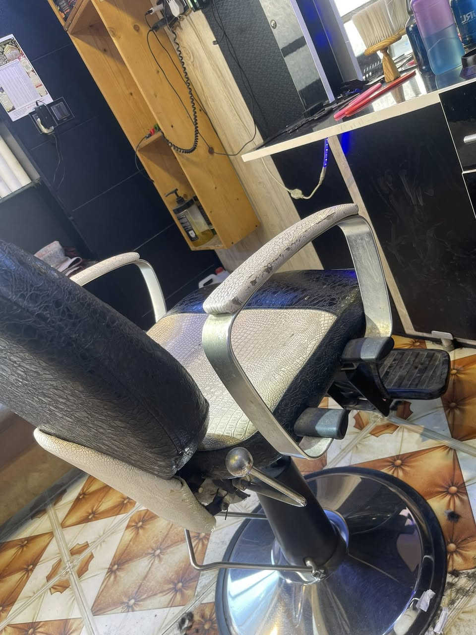 السلام عليكم كرسي للبيع 75الف مكاني بغداد الشعلة ***********
