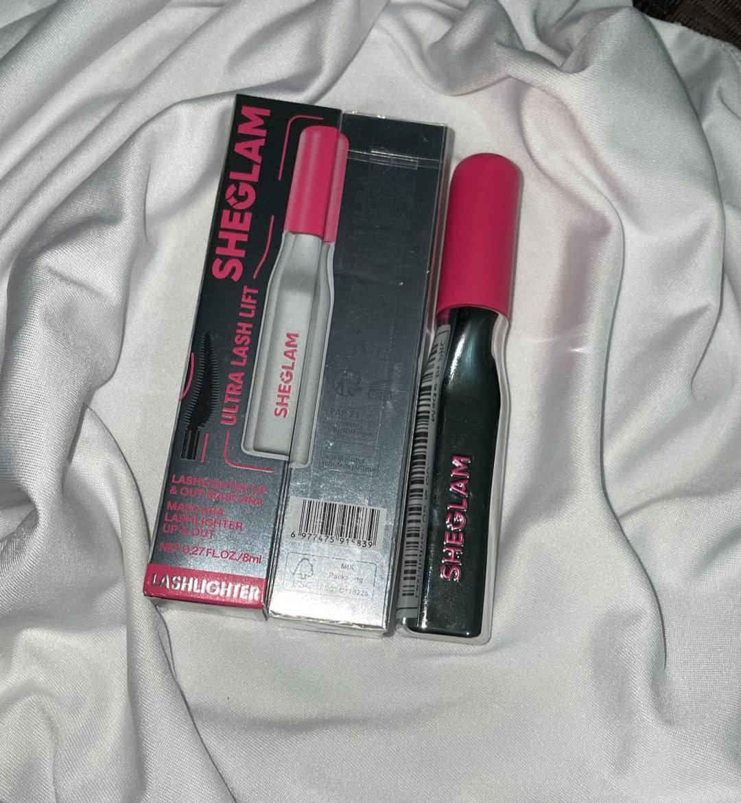 🌸ماسكارا شيكلام (SHEGLAM) الترا لاش ليفت لاش لايتر أب آند آوت  رموش أطول، أكثف، ومظهر يخطف الأنظار من أول لمسة
✅الفوائد الرئيسية:-
✔️ تتميز بفرشاة "ريشة ومشط" منحنية مبتكرة تحتوي على ثلاثة صفوف من الأسنان الدقيقة، مصممة لالتقاط وتغطية كل رمش من الجذور إلى الأطراف دون تكتل.
✔️ توفر إطالة ورفعًا فوريًا للرموش، وتمنحها مظهرًا متفرقًا ومجعدًا. 
✔️التركيبة غنية بالببتيدات وزيت الجوجوبا لتغذية وحماية الرموش.
الثبات
✔️ مقاومة للماء والتلطخ والتقشر، وتدوم طوال اليوم.
✔️ يمكن إزالتها بلطف باستخدام مزيل مكياج العيون أو الماء الدافئ والضغط الخفيف على الرموش، حيث تحتوي على تركيبة "أنبوبية" تغلف كل رمش.
✔️خفيفة وثابتة، ما تسبب ثقل على العين ولا تساقط خلال اليوم، وتبقى الرموش محافظة على شكلها ولمعتها.. 
السعر 7 الاف 
🚘يوجد خدمة توصيل لجميع محافظات العراق ٤ الاف 🚘


**إذا كنت صاحب هذا الإعلان وتريد حذفه لأي سبب، رجاءا أرسل رسالة إلى الدعم الفني**