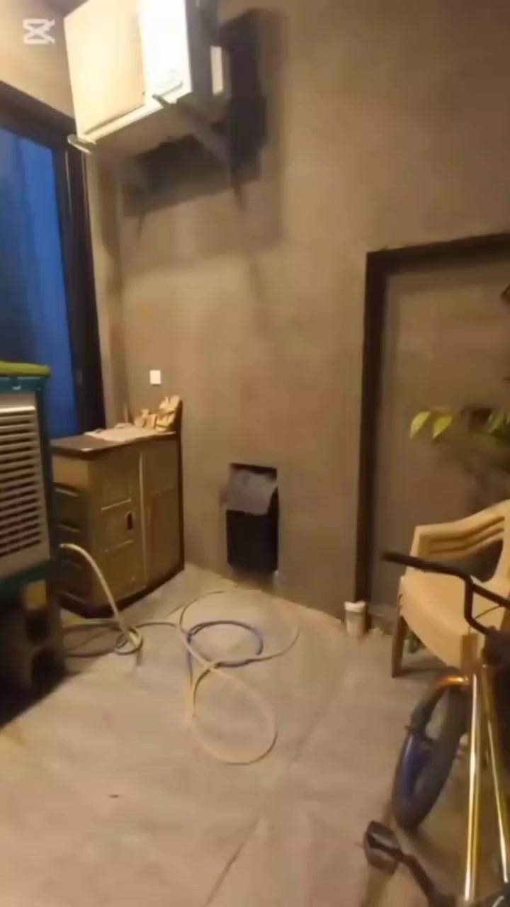 دار للبيع 80 متر واجهة 4 متر 3 طوابق 4 غرف نوم إستقبال مطبخ صحيات وطرمة بناء حديث جداً جاهز للسكن طابو صرف سكني بالدورة الآثورين محلة 806 للإستفسار واتساب ***********
