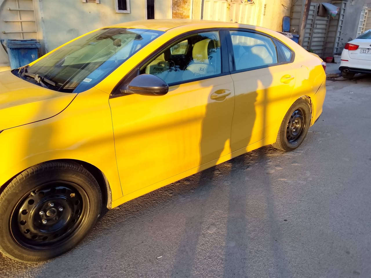 سلام عليكم فورتي موديل 2021 للبيع سياره بيه خيط تبخير قليل كلش سياره حلوه حادث قبق جنطه ماشيه 128 سعر 130 عنوان دوره ابو دشير ***********
