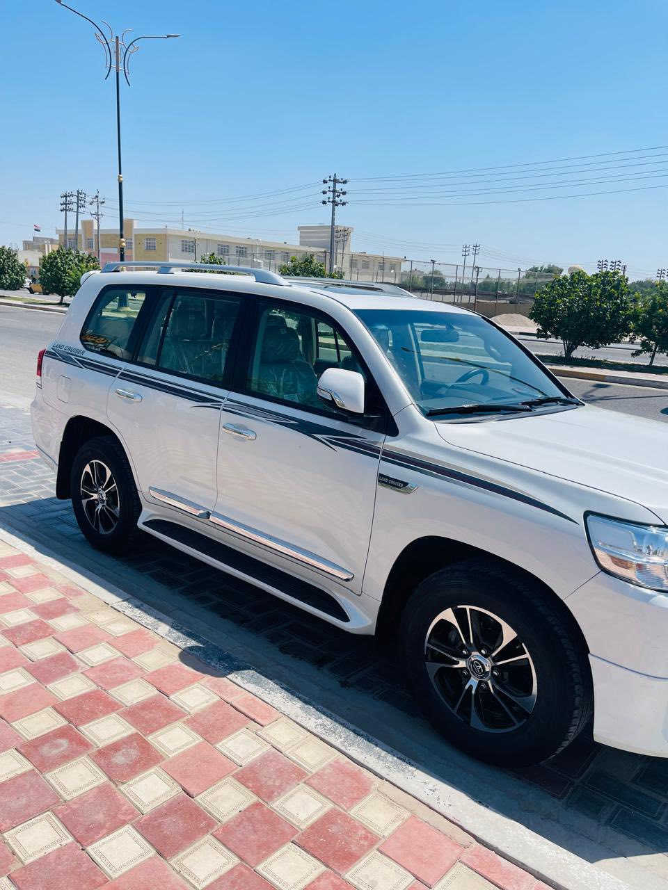 لاندكروز 2018
بريم اصل كفاله عامه حساسات امامي خلفي كامره فتحه مواصفات لاندكروز المعروفه ماشيه 116 السعًر 520 مع المجال 
العنوان كربلاء  ***********
