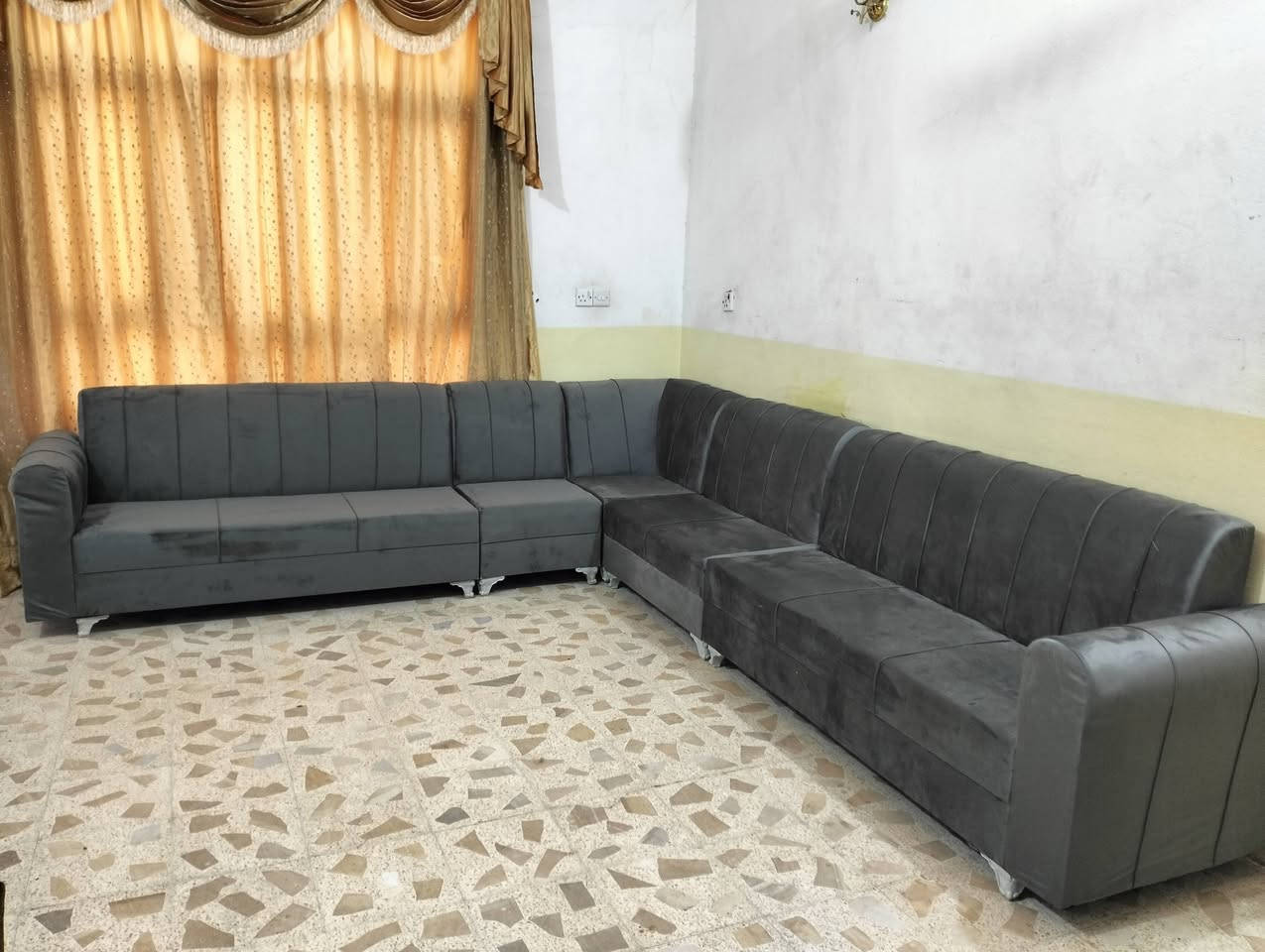 ديوان جديد غير مستخدم 10نفرات السعر 250الف قفل مكلف بلنشر والشراي يتصل بالرقم ***********المكان بعقوبه بهرز
