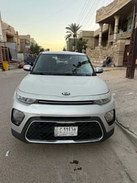 كيا صول موديل ٢٠٢٠  محرك ٢٠٠٠ دوش حادث موضح بالصور  ماشية ٦٩الف رقم بغ...