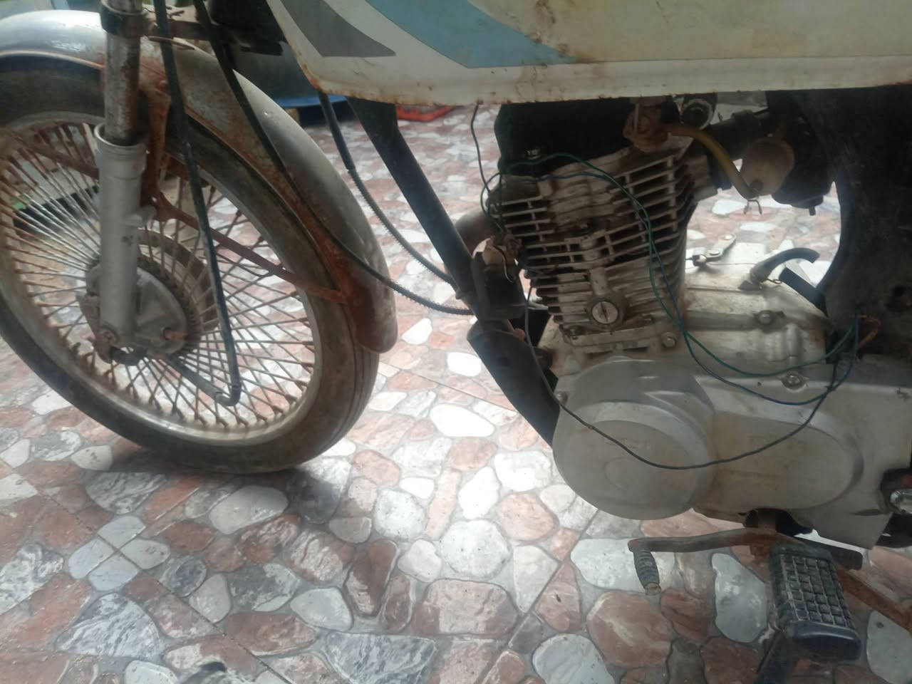 دراجة للبيع ارشه مدروكه فتره محركه نضيفه السعر ١٧٥وبيه مجال قليل الرقم  ***********
