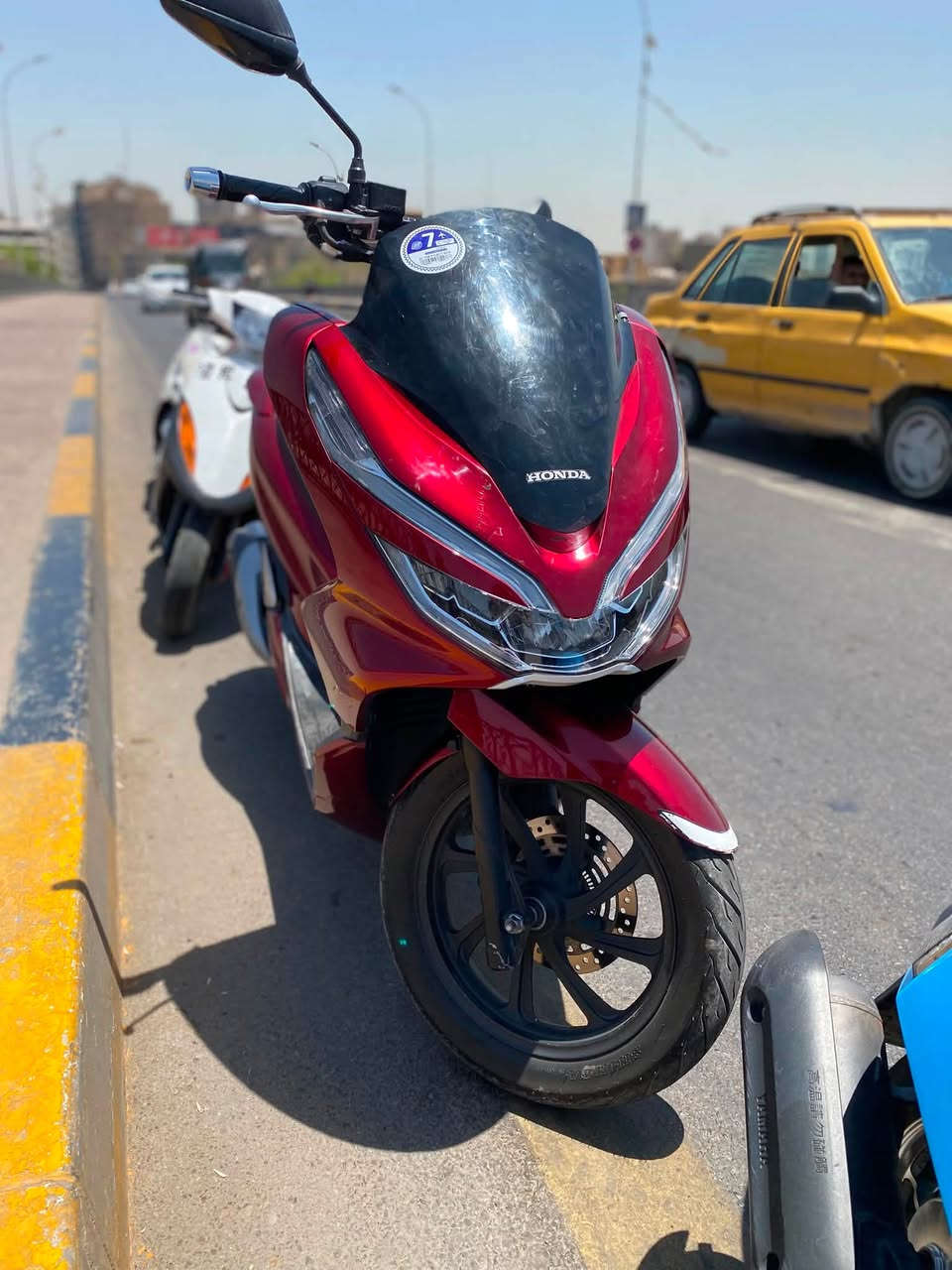 السلام عليكم / دراجه (Pcx)ياباني 150cc
جيل الثالث ممشا 25الف دراجه بلكارتون 
دراجه جديده بمعنا كلمه نضام APSمانع نزلاق 
سايد بريك و مري و يدات رياضي و قبق بانزين رياضي دراجه حلوه و نضيفه سعر 18 وبيها مجال بسيط 
مكان بغداد البياع 
رقم ***********
