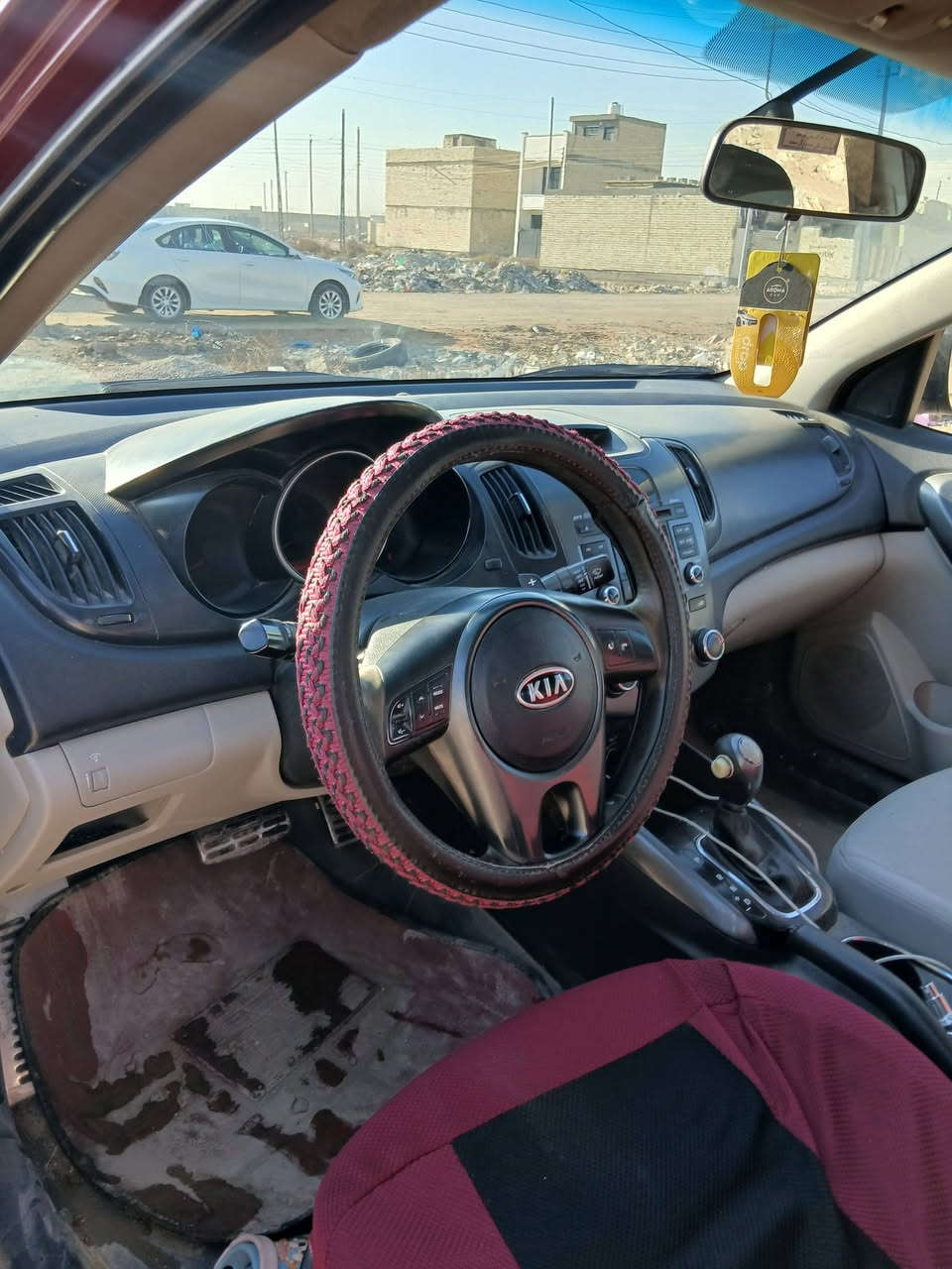 السلام عليكم سيارتو 2012 خليجيه كفاله عامه بيه خيط تبخير بصيط السعر 100 $ بغداد الدوه *********** هاتف
