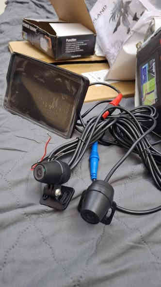 شاشة دراجة للبيع سعره ٢٥ الاتصال برقم ***********
