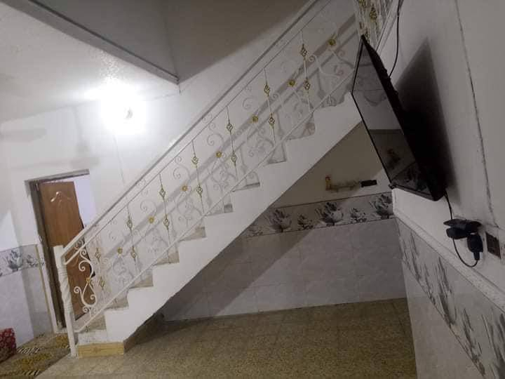 سلام عليكم بيت البيع مساحه ١٥٠متربل بكرلي قرب موقف دانا السعر ٦٣وبي مجال زراعي سند25  ***********
