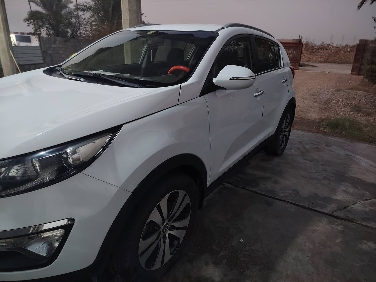 سبورتج 2013 للبيع بيه طخه جاملغ عكس السائق مصبوغ ومصبوغ باب وبنيد توحيد لون عرضها ١٣٢وبيه مجال
***********
